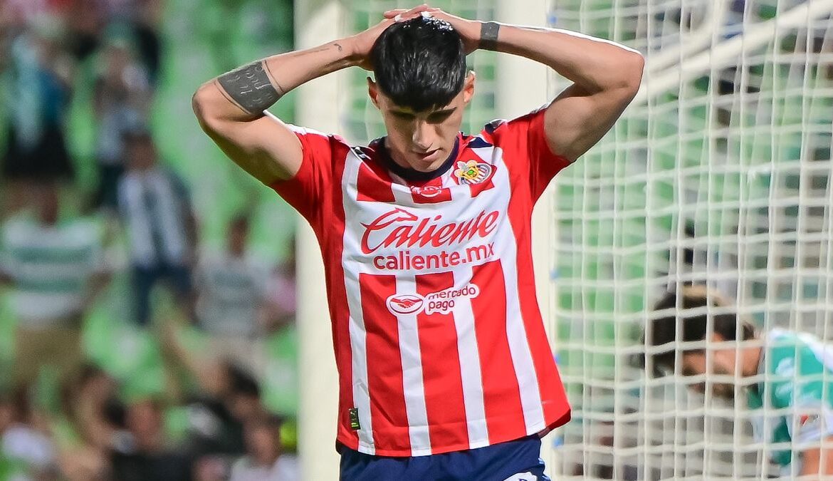 Críticas encendidas: Álvaro Morales cuestiona a Alan Pulido tras penal fallado