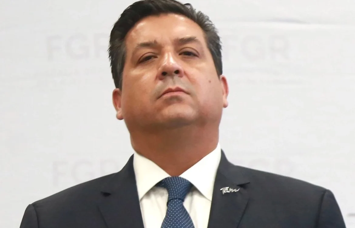 Denuncian a García Cabeza de Vaca por desfalco en Salud de Tamaulipas