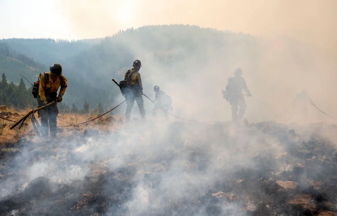 Deportan a dos bomberos mexicanos que combatían incendio en Washington