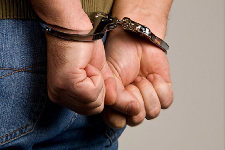 Procesan a policía municipal de Xalapa por extorsión a comerciante; presuntamente le cobraba derecho de piso