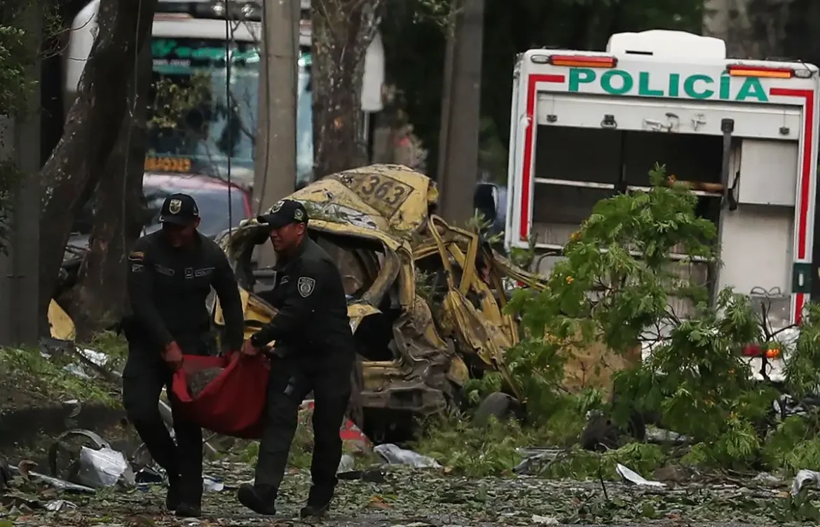 Colombia, sacudida por doble atentado que deja al menos 18 muertos