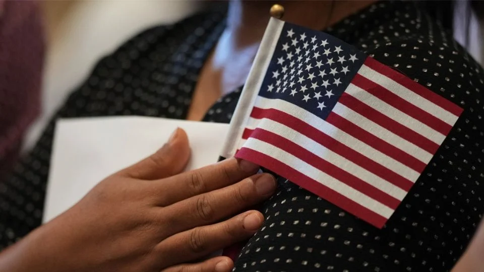 Estados Unidos implementa filtro para detectar “antiestadounidenses” entre solicitantes de residencia