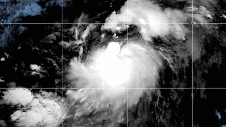 La tormenta tropical “Gil” se fortalece a huracán en el Pacífico