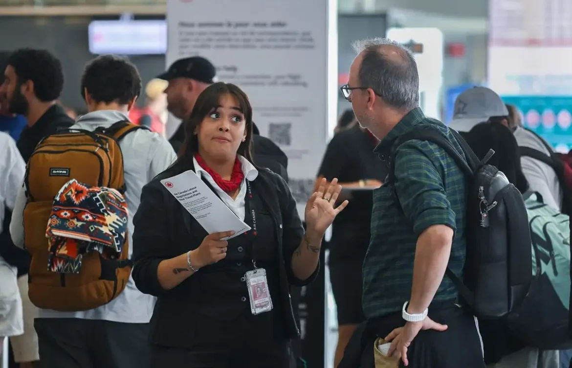 Gobierno canadiense ordena regreso inmediato a trabajar y arbitraje en huelga de auxiliares de vuelo