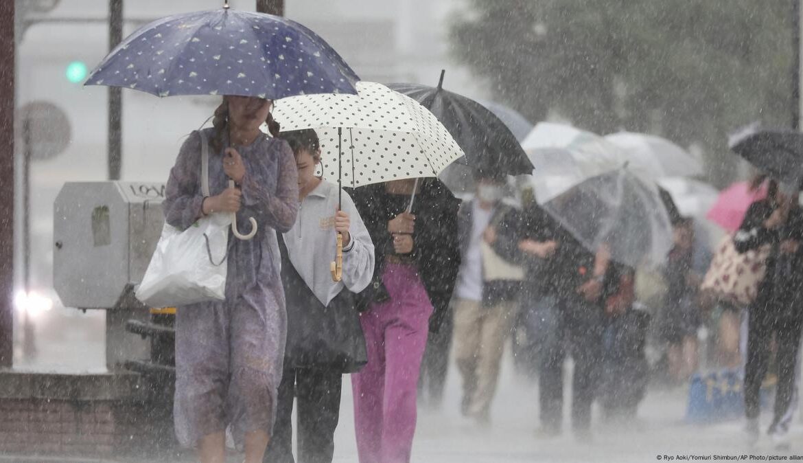Lluvias torrenciales mantienen en alerta máxima a siete prefecturas de Japón
