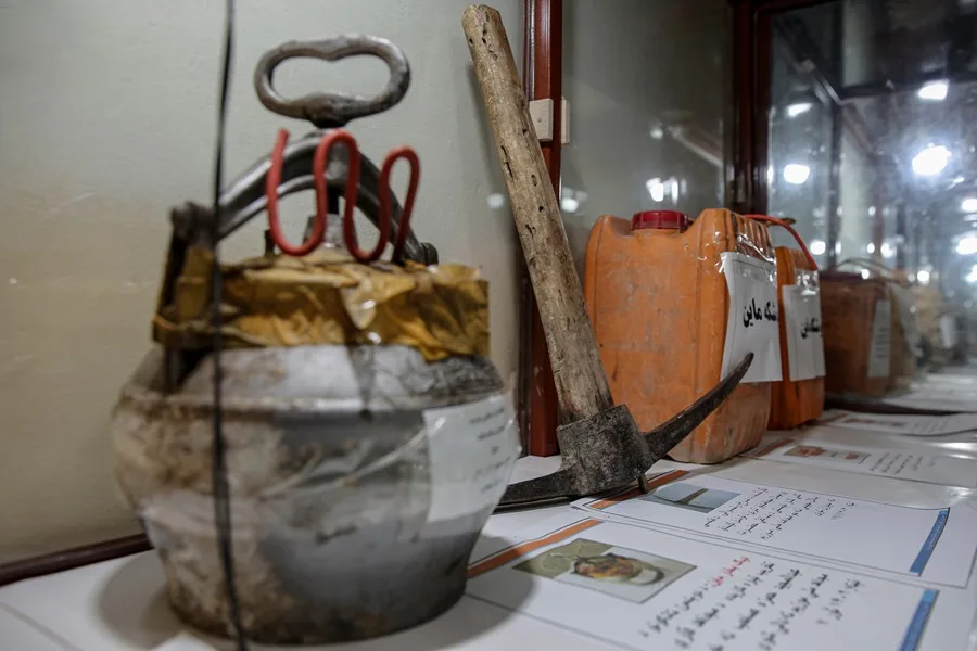 Talibanes exhiben reliquias de atentados suicidas en museo dentro de mezquita en Afganistán