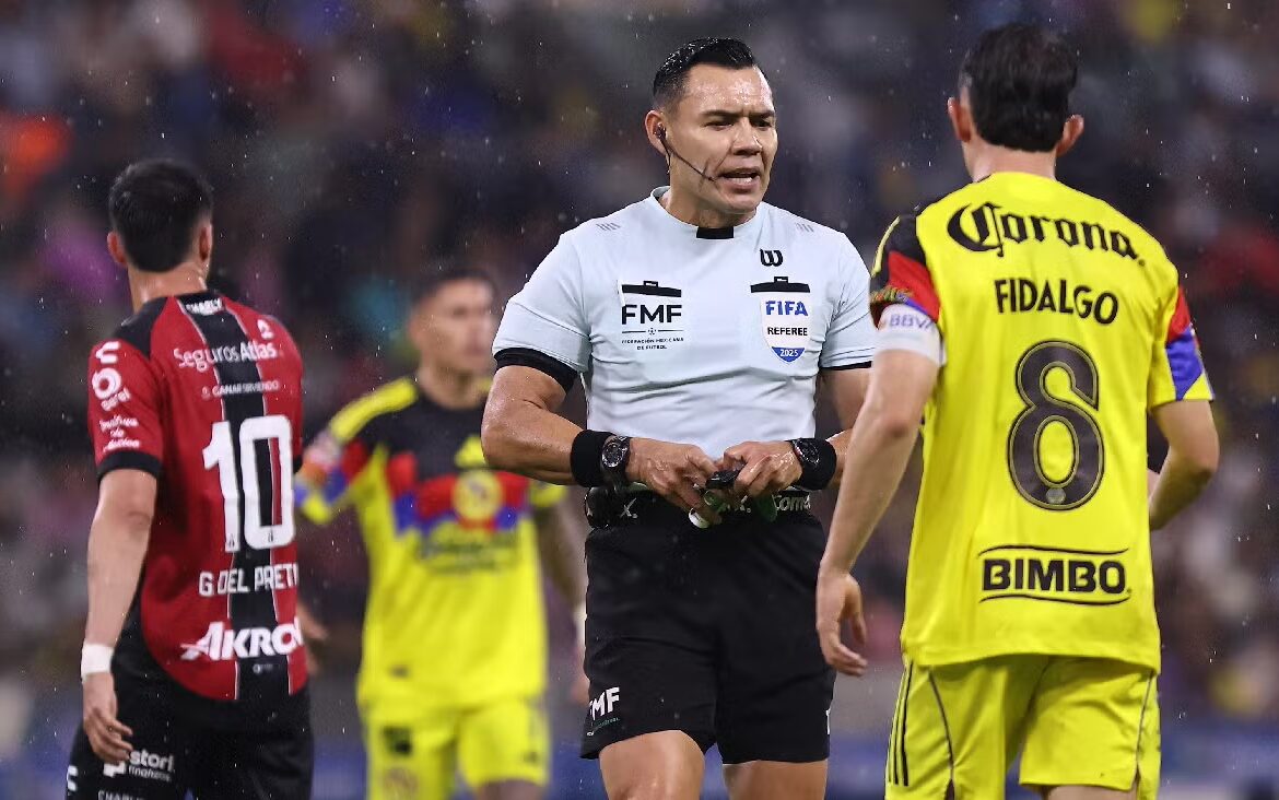 Paco Chacón critica duramente al arbitraje tras polémica con “El Gato” Ortiz