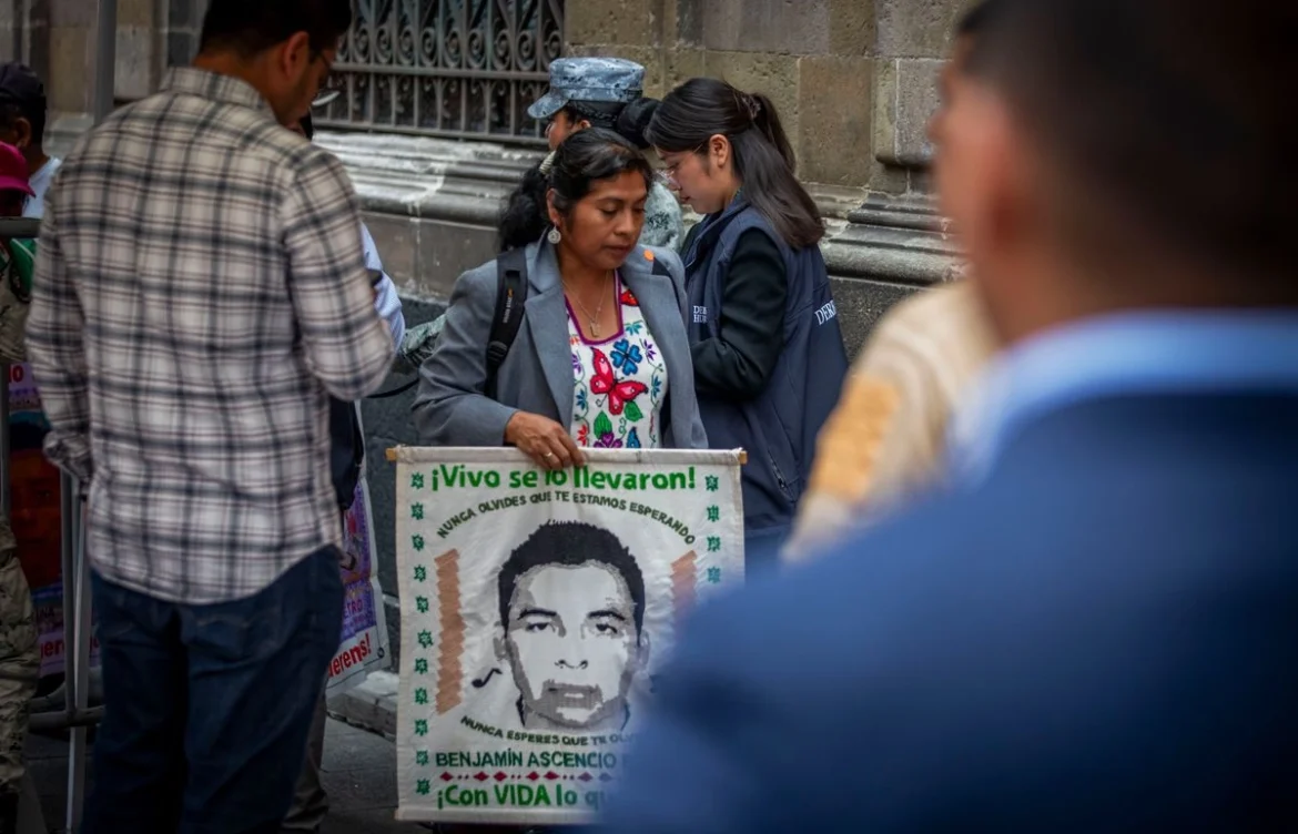 Sheinbaum solicita a Estados Unidos la extradición de dos presuntos implicados en el caso Ayotzinapa
