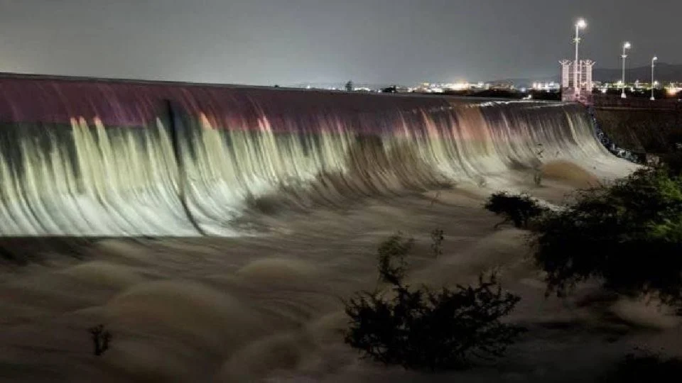 Clases suspendidas en Tequisquiapan por inundaciones ante crisis de la presa Centenario