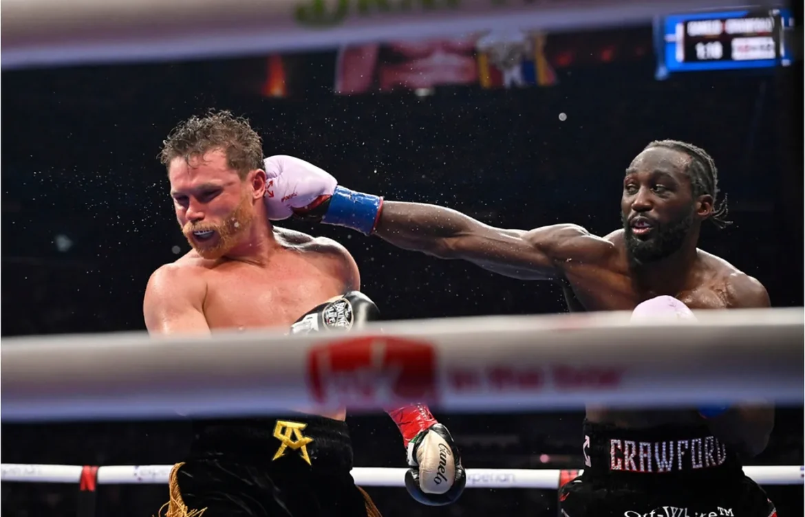 “Canelo solo ganó tres asaltos”: Lennox Lewis critica tarjetas tras derrota contra Crawford