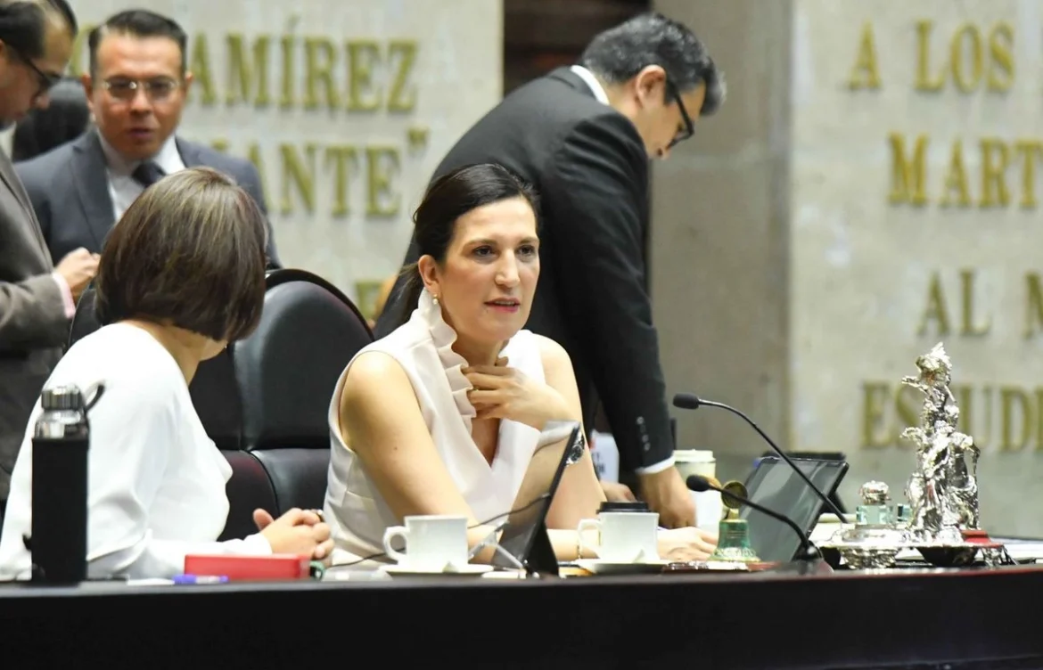 Kenia López Rabadán asume presidencia de la Cámara de Diputados con llamado a pluralidad