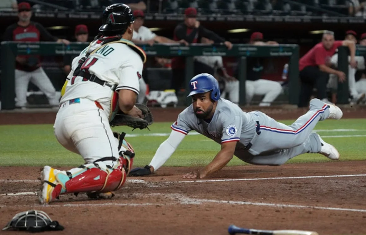 Osuna le da el triunfo a los Rangers en extra innings