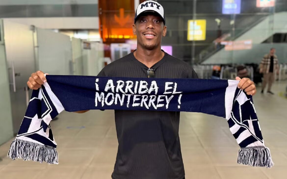 Anthony Martial llega a Monterrey y manda mensaje a Gignac