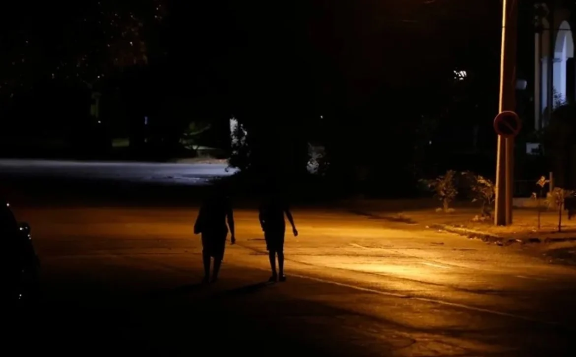 Apagón masivo deja sin luz a cinco provincias orientales de Cuba
