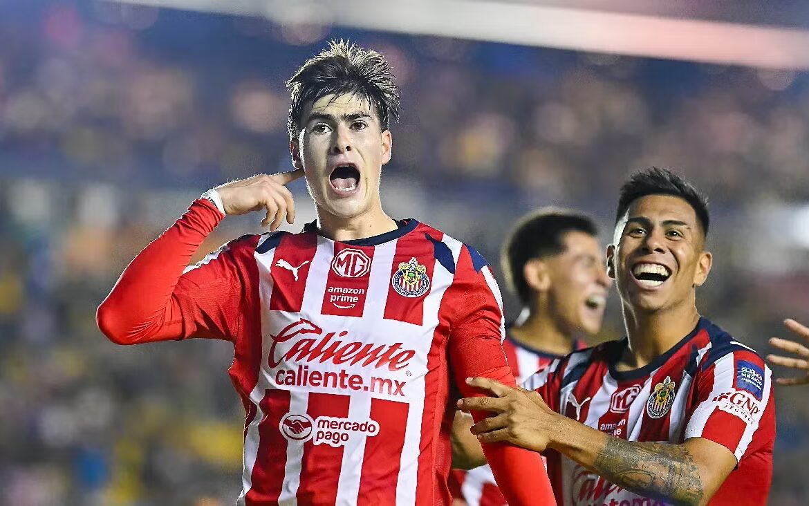 Chivas gana de visita al América en el Clásico Nacional