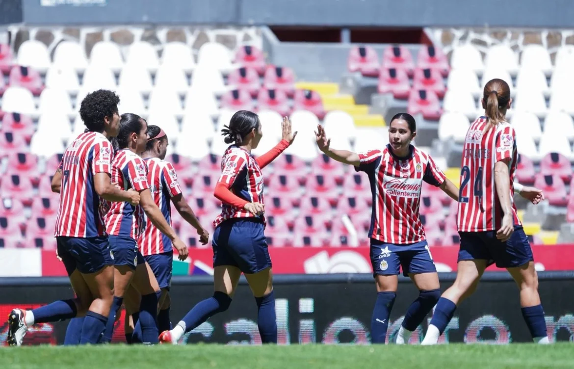 Chivas Femenil mantiene su ascenso con victoria 2-0 sobre Tijuana