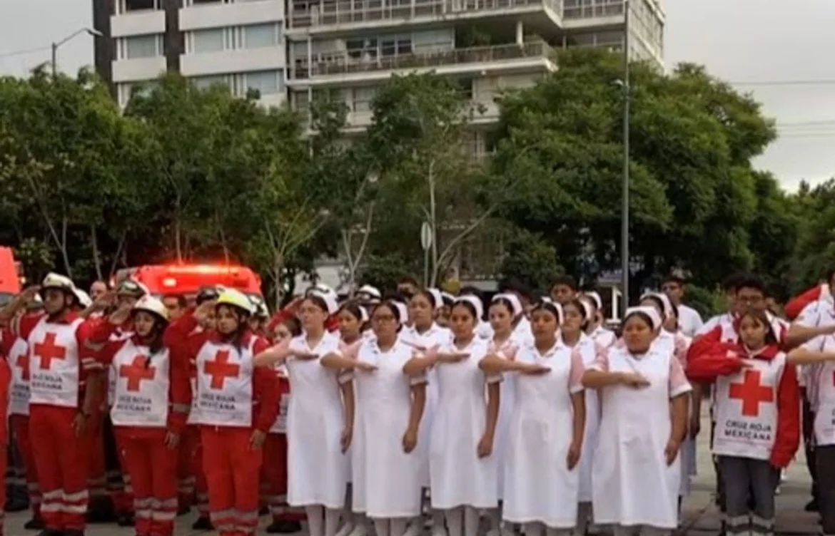 Con toque de sirenas Cruz Roja recuerda víctimas de los sismos de 1985 y 2017