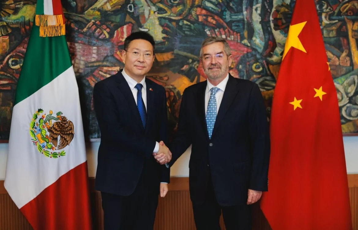 México mantiene diálogo respetuoso con China tras anuncio de aranceles