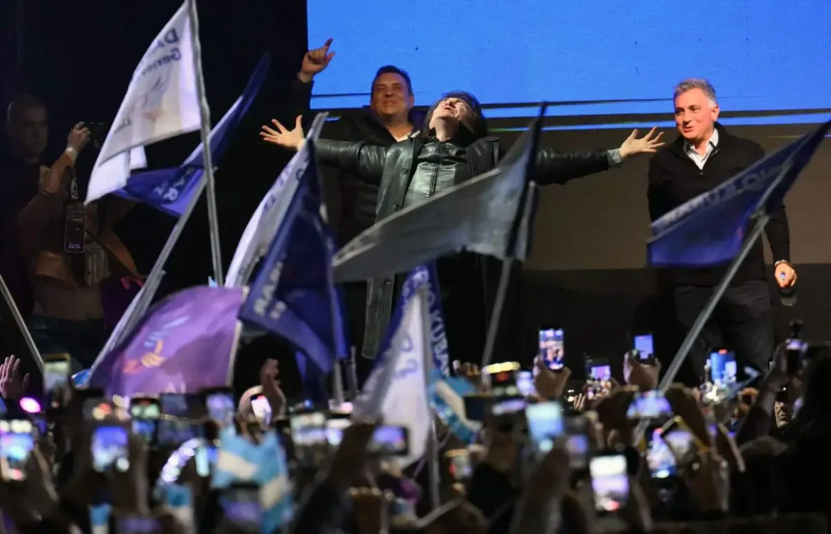 Milei cierra campaña en mitin casi vacío rumbo a comicios legislativos