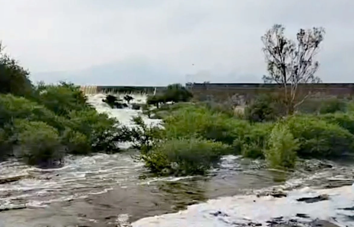 Desborde de presa El Centenario inunda Tequisquiapan y activa evacuaciones