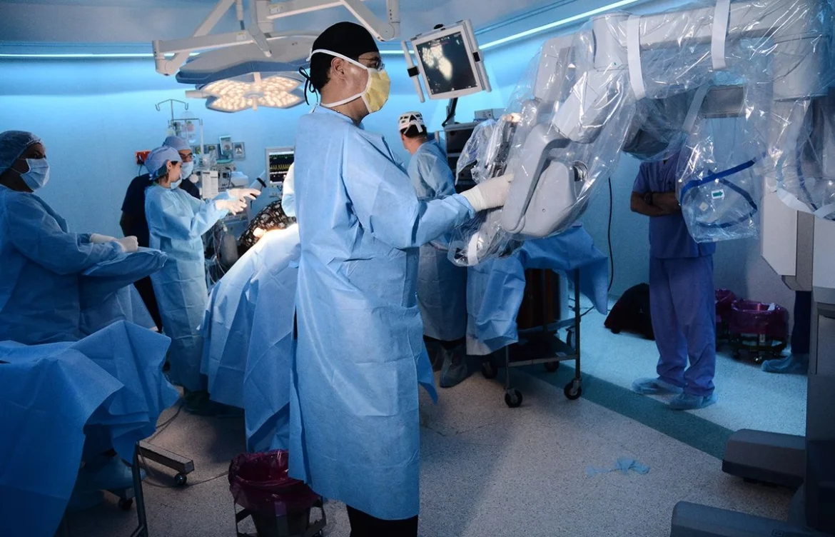 ISSSTE impulsa plan de cirugía robótica con cinco nuevos robots Da Vinci