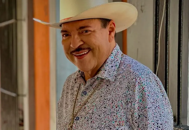 Julio Preciado hospitalizado por neumonía leve tras exceso de trabajo