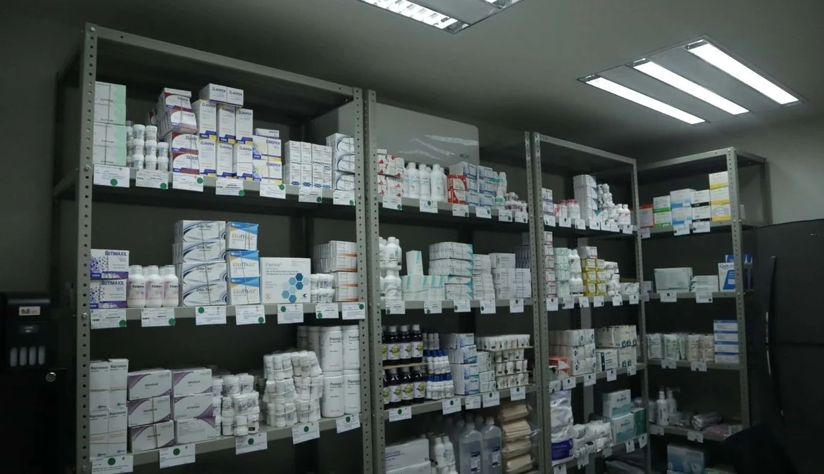 Farmacéuticas deben cumplir con entrega puntual de medicamentos, pese a adeudos: Sheinbaum