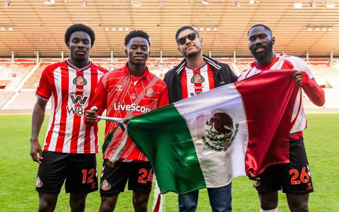 Sunderland da cálida bienvenida a aficionado mexicano en su visita al Estadio de Luz