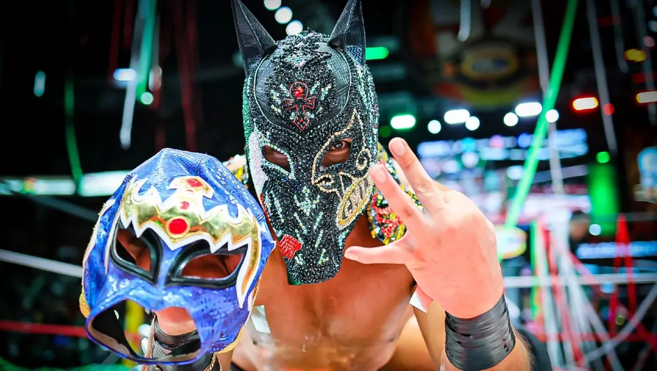 El Valiente pierde la máscara ante Esfinge en el 92 aniversario del CMLL