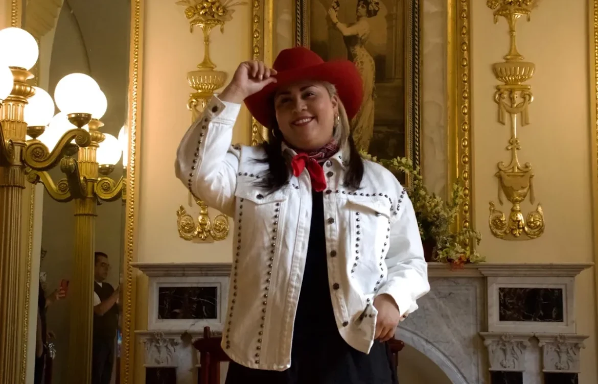 Vivir Quintana alza la voz contra la violencia con su “realidad silenciada” y el poder del arte