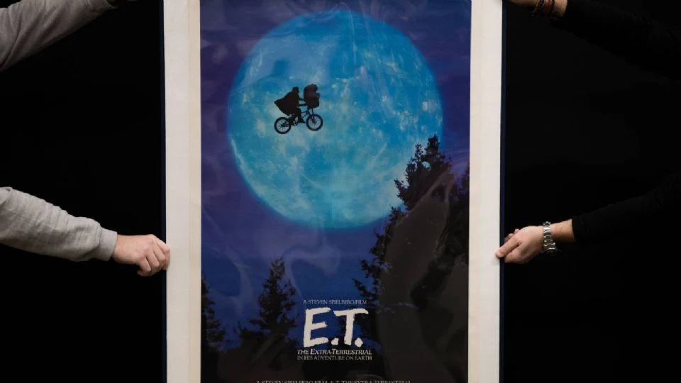 Fallece Drew Struzan, ilustrador de los carteles de películas como “E.T.”, “Star Wars” y “Volver al futuro”