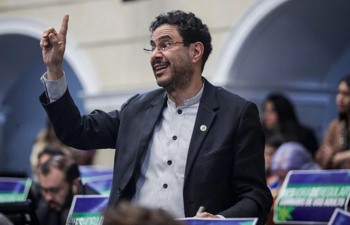 Izquierda colombiana elige a Iván Cepeda como su candidato para la elección presidencial de 2026