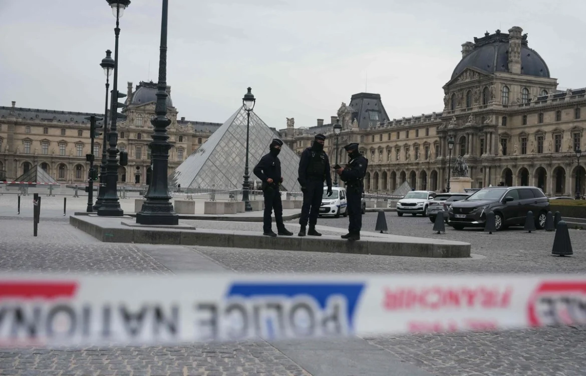 Francia admite graves fallas estructurales en la seguridad del Musée du Louvre