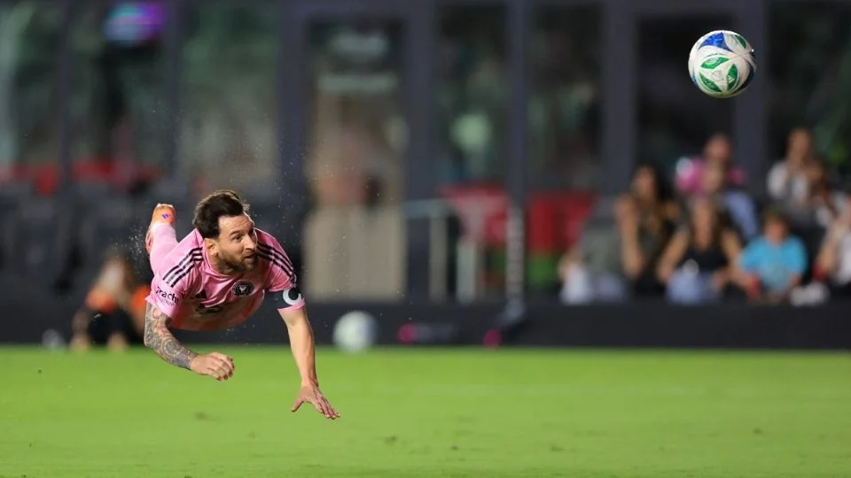 Messi brilla con doblete en el inicio de los playoffs de la MLS