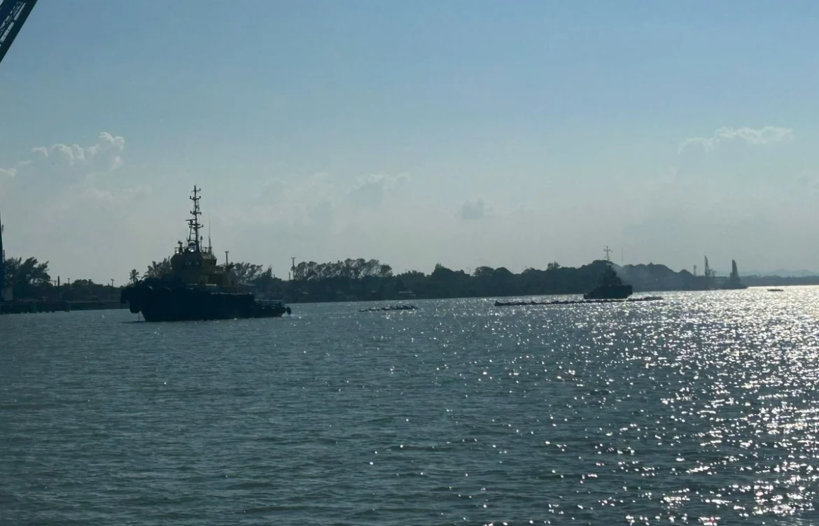 Semar contiene derrame de hidrocarburos en el Río Pantepec