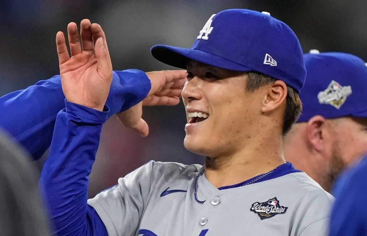 Yamamoto brilla y Dodgers empatan la Serie Mundial frente a los Azulejos