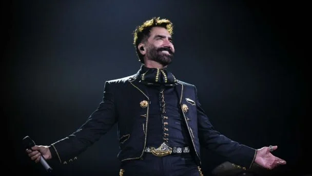 Alejandro Fernández cierra su gira en el Estadio GNP ante más de 60 mil personas