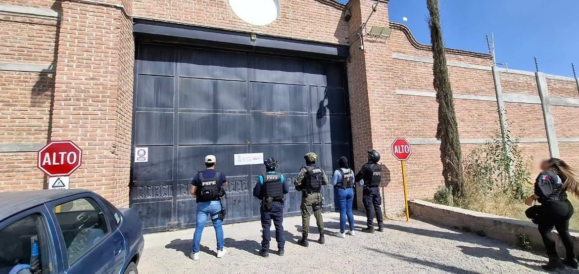 Desmantelan centro clandestino de distribución de combustible robado en Guanajuato