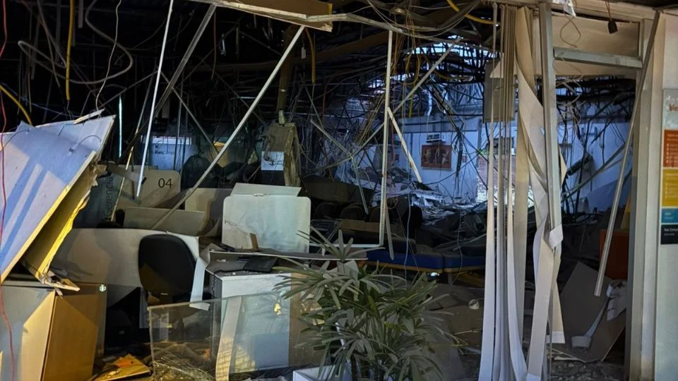 Grupo armado irrumpe con explosivos en banco de Paraguay y huye con 910 mil dólares