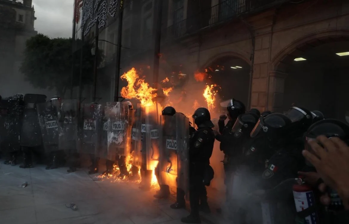Se mantienen hospitalizados 16 policías tras la marcha del 2 de octubre, tres en estado delicado