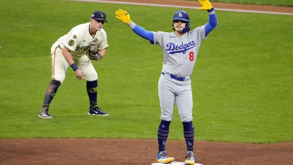 Yamamoto brilla en la lomita y los Dodgers se acercan a la Serie Mundial