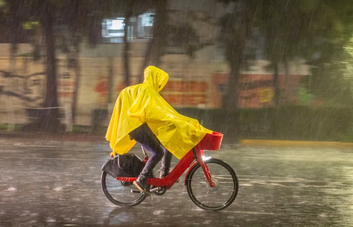 Frente frío 11 desata lluvias intensas y vientos en México