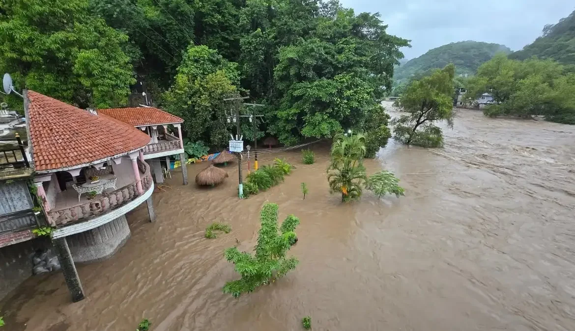 Lluvias golpean un tercio del país y causan graves daños