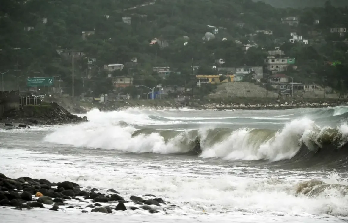 Huracán Melissa se intensifica a categoría 2 en el Caribe