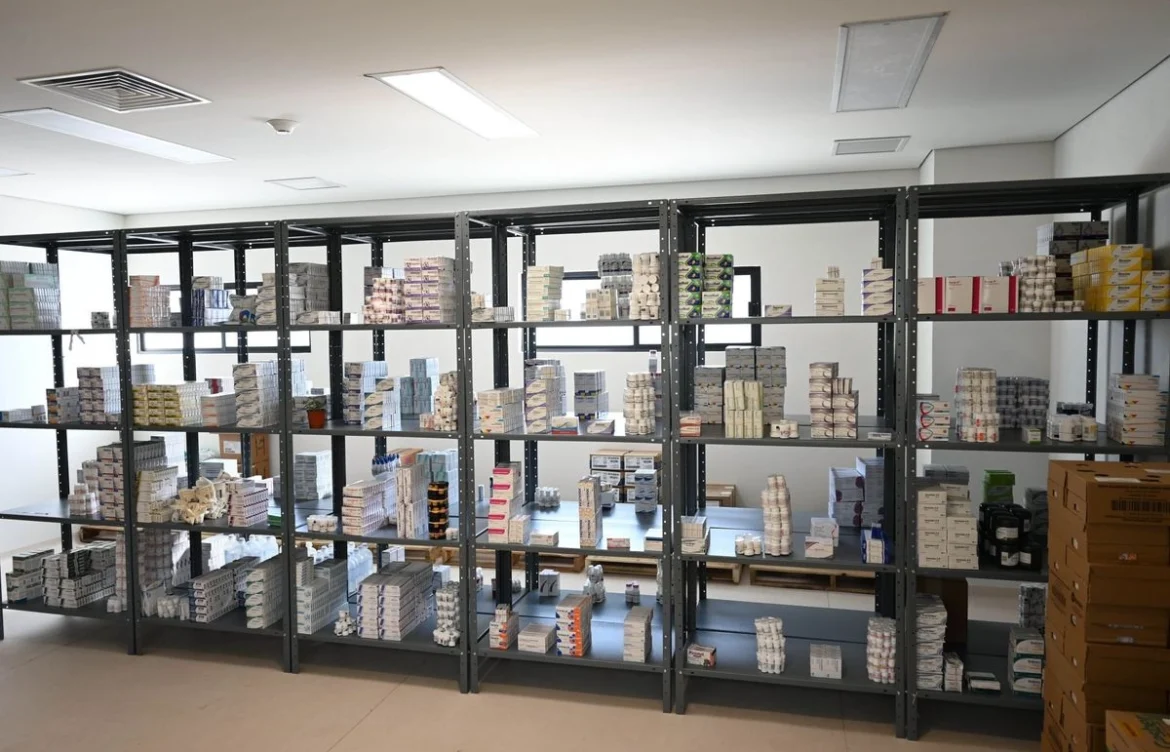 Sheinbaum sostiene que abasto de medicamentos supera el 90%, pese a incumplimientos de farmacéuticas