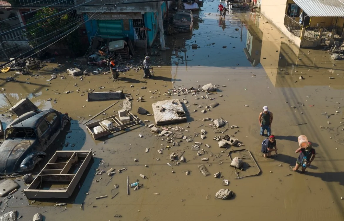 Se elevan a 76 los fallecidos por lluvias en cinco estados y hay 39 desaparecidos