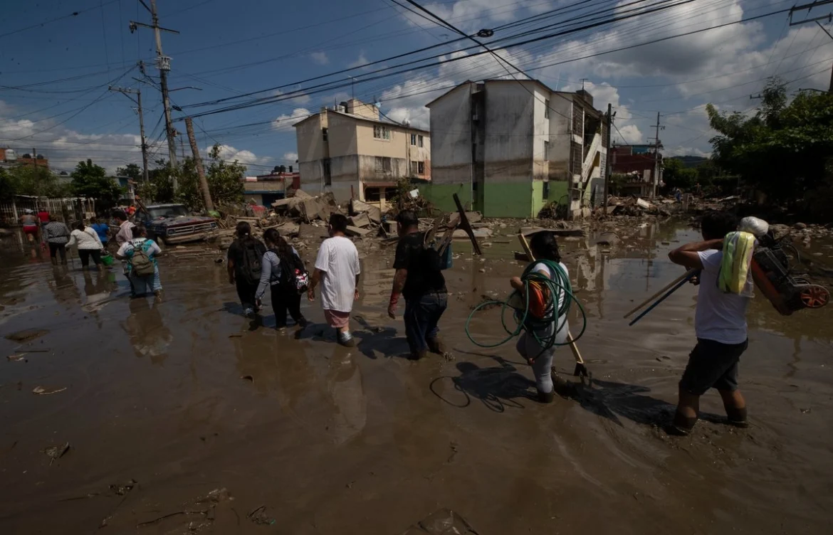 Suman 76 personas fallecidas y 31 no localizadas en cinco entidades afectadas por las inundaciones