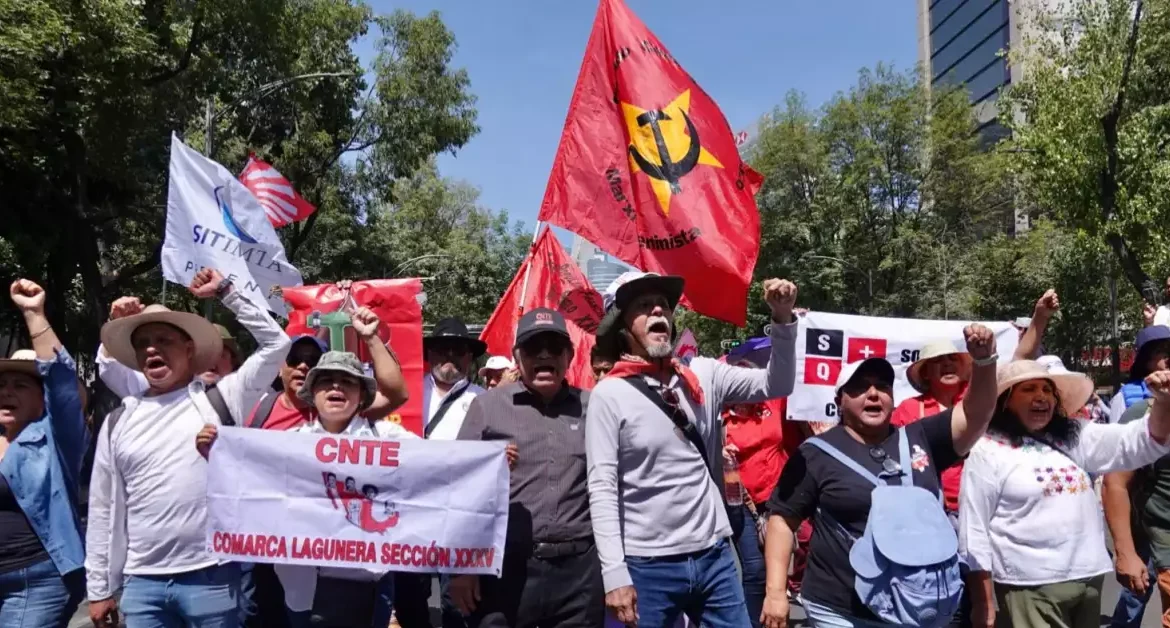 Sheinbaum cuestiona el uso de violencia en protestas de la CNTE pese a mesas de diálogo