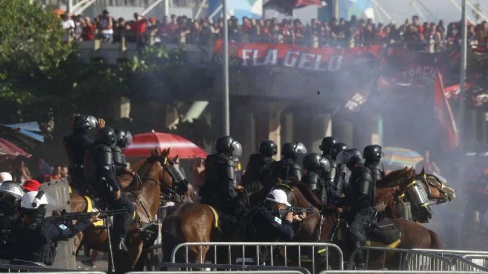 Violentos disturbios marcan la despedida de Flamengo rumbo a la final de la Libertadores