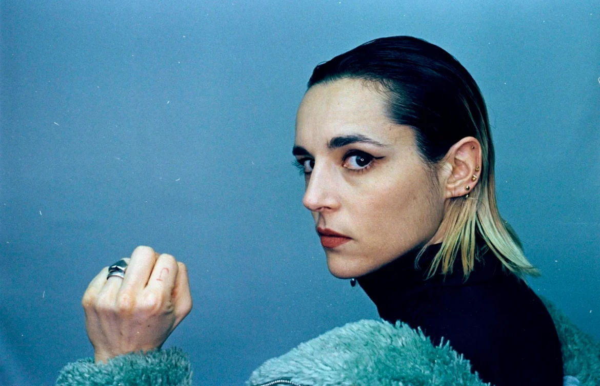 Jehnny Beth brilla tras la cancelación de Damiano David en el Corona Capital